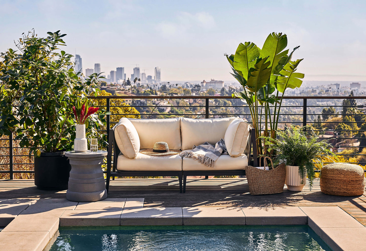 Table d'appoint extérieure en béton à plusieurs niveaux