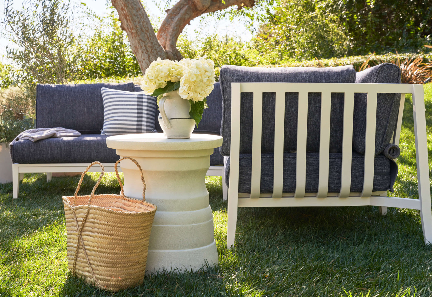 Table d'appoint extérieure en béton à plusieurs niveaux