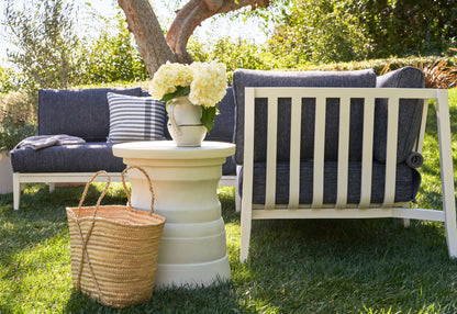 Table d'appoint extérieure en béton à plusieurs niveaux